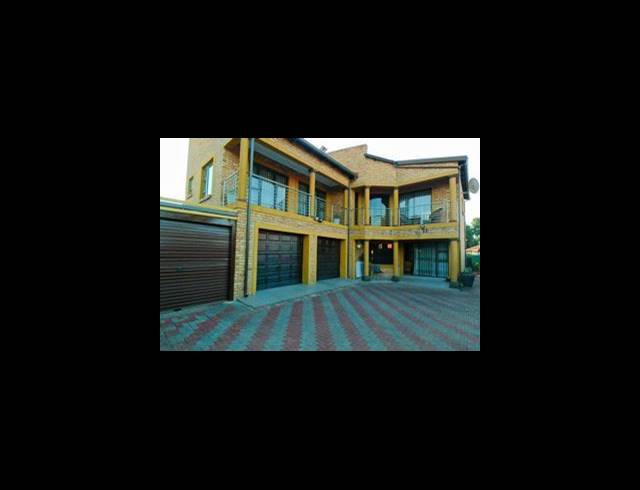 5 BEDROOM HOUSE FOR SALE IN THE ORCHARDS